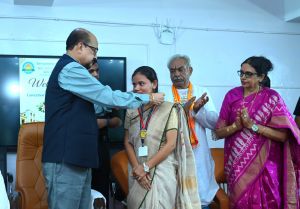 वर्तमान पर फोकस करें, निरंतर सीखते रहें और समाज के लिए योगदान दें-श्री डेका