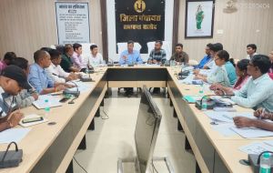 जिला पंचायत के मुख्य कार्यपालन अधिकारी श्री चंद्रवंशी ने ली जनपदवार समीक्षा बैठक