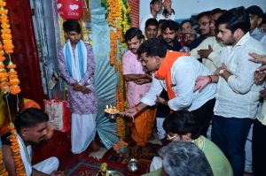 उप मुख्यमंत्री विजय शर्मा ने श्री राधा-कृष्ण बड़े मंदिर में की पूजा-अर्चना