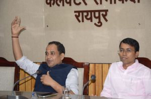 बोले कलेक्टर, शासकीय योजनाओं को सफल बनाने में आपका सहयोग महत्वपूर्ण
