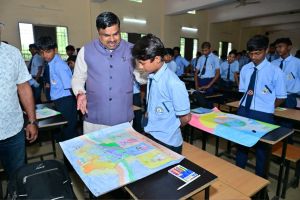 विद्यार्थियों ने बनाई विकसित भारत की सुंदर तस्वीर, स्कूल शिक्षा मंत्री गजेन्द्र यादव ने बढ़ाया बच्चों का उत्साह विद्यार्थियों ने बनाई विकसित भारत की सुंदर तस्वीर, स्कूल शिक्षा मंत्री गजेन्द्र यादव ने बढ़ाया बच्चों का उत्साह