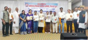 सेवानिवृत्त शिक्षकों, स्कूली टॉपर्स और निर्धन मेधावी छात्रों को मिला सम्मान सेवानिवृत्त शिक्षकों, स्कूली टॉपर्स और निर्धन मेधावी छात्रों को मिला सम्मान