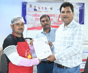प्रधानमंत्री स्वनिधि योजनान्तर्गत स्ट्रीट वेंडर्स को स्वच्छता के प्रति किया गया जागरूक