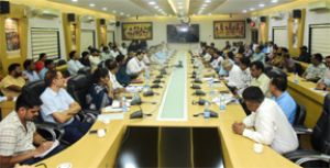  उद्योगों की जरूरत के अनुरूप युवाओं को मिले प्रशिक्षण, रोजगार के बढ़ें अवसर : कलेक्टर