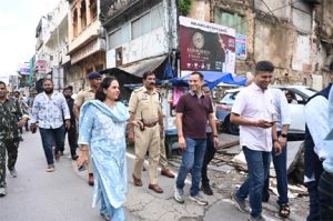 महापौर मीनल चौबे की श्रीगणेश विसर्जन झांकी के दौरान जर्जर भवन को बंद रखने की अपील