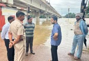 शिवनाथ नदी में बढ़ते जलस्तर को देखते हुए गणेश प्रतिमा विसर्जन पर फिलहाल रोक