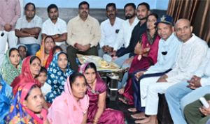  मंत्री गजेन्द्र यादव ने कार्यकर्ताओं के साथ सुनी मन की बात का 138वां संस्करण