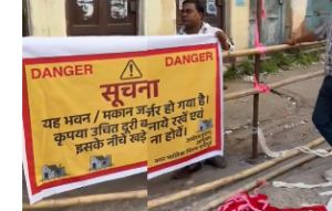 श्री गणेश विसर्जन चल झांकी के पूर्व रायपुर नगर निगम ने विसर्जन रूट में जर्जर भवनो के सामने बैरिकेटिंग 