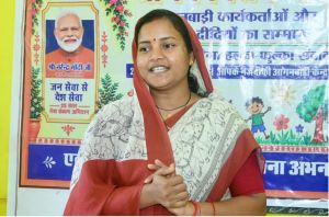  मंत्री लक्ष्मी राजवाड़े ने आंगनबाड़ी केंद्रों में बच्चों को कराया न्योता भोज, माताओं को भेंट किए मुनगा के पौधे