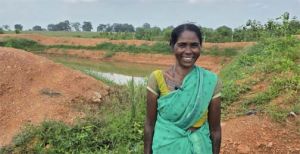 सेवा की कहानी: डबरी ने सिंचाई की चिंता की कम, मछली पालन से जोशमनि के परिवार को मिली अतिरिक्त आमदनी की राह