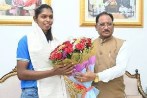  एशियन गेम्स की स्वर्ण पदक विजेता टीम की संजू देवी को मुख्यमंत्री ने 51 लाख रुपए की प्रोत्साहन राशि देने की घोषणा की
