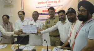  रेडक्रॉस अध्यक्ष तोमन साहू ने सेवा कार्यों को जनभागीदारी से जोड़ने पर दिया जोर