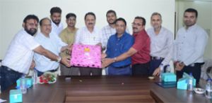  जिला जनसंपर्क कार्यालय के सहायक ग्रेड-01 श्री अनिल सिंह को सेवानिवृत्ति पर दी गई भावभीनी विदाई