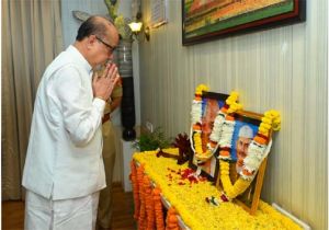  राज्यपाल  रमेन डेका ने महात्मा गांधी एवं लाल बहादुर शास्त्री को श्रद्धा सुमन अर्पित किए