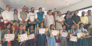  सेवा संकल्प अभियान : बच्चों ने रंगों और शब्दों में गढ़ा सपनों का भारत