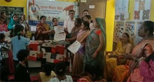  आंगन मिलन कार्यक्रम के तहत कैलाश नगर में पोषण और स्वास्थ्य के प्रति किया जागरूक
