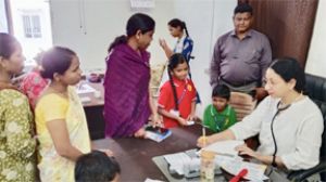  हेल्थ चेकअप कैंप: बच्चों में मिले खून की कमी के लक्षण