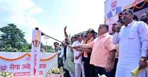  विकसित भारत के संकल्प से जगमगाया जशपुर, पर्यटन मंत्री राजेश अग्रवाल के नेतृत्व में निकली &lsquo;सेवा ज्योति यात्रा&rsquo;