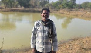 डबरी के गहरीकरण से बदली बाबूनाथ की खेती की तस्वीर, सब्जी उत्पादन और मछली पालन से बढ़े आजीविका के अवसर