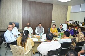 रायपुर पश्चिम में विकास कार्यों की विधायक मूणत ने की समीक्षा