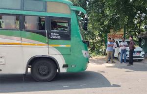 5 यात्री बसों में पाई गई कमियों पर 15 हजार 300 रुपए का शमन शुल्क वसूल