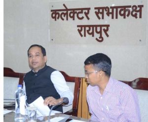  कलेक्टर ने की प्रधानमंत्री सूर्यघर मुफ्त बिजली योजना की प्रगति की समीक्षा