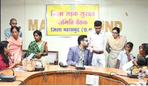  कलेक्टर ने जनदर्शन में प्राप्त आवेदनों पर शीघ्र कार्यवाही करने के निर्देश दिए
