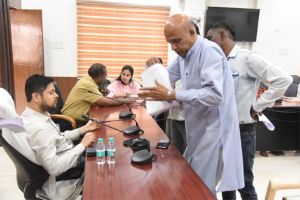 घास भूमि पर अतिक्रमण कर मकान निर्माण की शिकायत, हटाने के आदेश के बावजूद जारी है काम