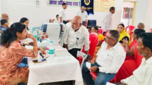  सियान गुडी के नि:शुल्&zwj;क शिविर में जांची गई बुजुर्गों की सेहत