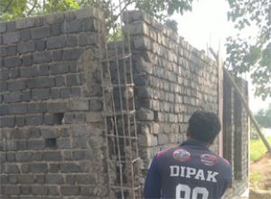  बालिका शौचालय निर्माण में गुणवत्ता की कमी पर कार्रवाई