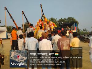 महिषासुर मर्दिनी आदिशक्ति दुर्गा माता की मूर्ति का महादेवघाट पाटन पुलिया के पास विसर्जन कुण्ड में भक्तगणों द्वारा श्रद्धापूर्वक विसर्जन प्रारम्भ