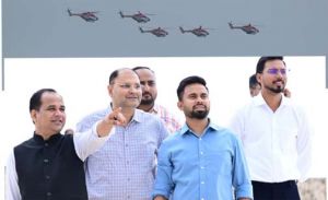  राजधानी के आसमान में गूंजा भारतीय वायुसेना के &lsquo;सारंग&rsquo; हेलीकॉप्टरों का गर्जन, रोमांचित हुए रायपुरवासी