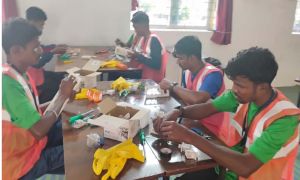 कभी बंदूक अब रोज़गार : आत्मसमर्पित माओवादियों का आजीविकामूलक गतिविधियों से सुधर रहा भविष्य