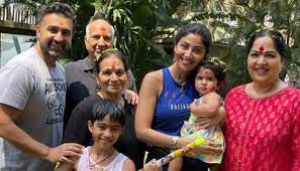  शिल्पा शेट्टी का परिवार कोरोना की चपेट में 