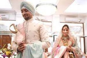 फिल्म निर्माता गुनीत मोंगा और कारोबारी सनी कपूर विवाह के बंधन में बंधे
