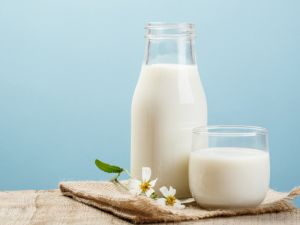   दूध के साथ किन 9 चीजों  का  सेवन जहर से कम नहीं 