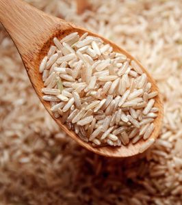    ब्राउन राइस खाने से वजन रहता है कंट्रोल, जानें दोनों तरह के चावल में क्या है अंतर