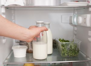  फ्रिज में दूध रखते समय आप तो नहीं करते ये बड़ी गलती? जानें क्या है दूध को स्टोर करने का सही तरीका