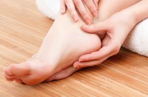   पैरों मे होने वाले दर्द को ना करें इग्नोर, हो सकता है कॉलेस्ट्रॉल 