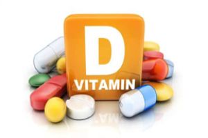 विटामिन डी की मात्रा कम या ज्यादा होने के लक्षण, सेहत पर पड़ता है क्या असर?