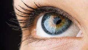 आंखों से बयां हो सकता है आपकी सेहत का राज, कभी न करें इन लक्षणों को इग्नोर