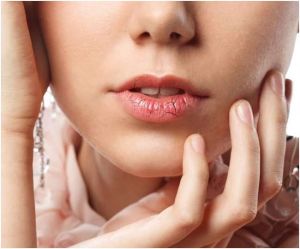  आपके होंठ बता रहे हैं कि आप डिहाइड्रेटेड हैं, जानिए इससे बचने के 4 प्रभावी घरेलू उपाय