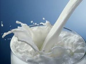  गर्म दूध या ठंडा दूध, जानें सेहत के लिए क्या है फायदेमंद…