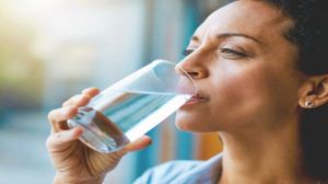   वजन घटाने के लिए पानी कब पीना चाहिए? एक्सपर्ट से जानें