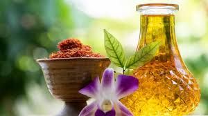  ग्लोइंग स्किन पाने के लिए कुमकुमादि तेल का इस्तेमाल कैसे करें?