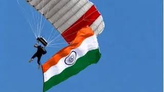 तीन भारतीयों ने 'स्काईडाइविंग' करते हुए तिरंगा फहराया तीन भारतीयों ने 'स्काईडाइविंग' करते हुए तिरंगा फहराया