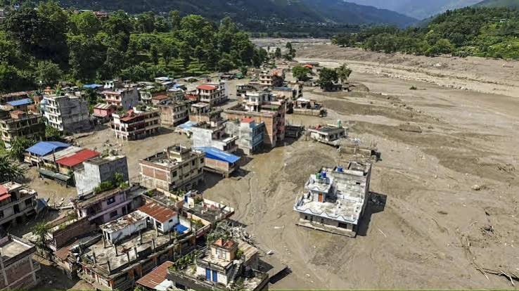 नेपाल में अचानक आई बाढ़ से करीब 160 लोगों की मौत नेपाल में अचानक आई बाढ़ से करीब 160 लोगों की मौत