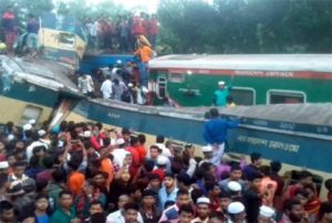 बांग्लादेश में रेल दुर्घटना में 15 लोग मारे गए-कई घायल  