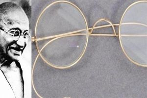 ब्रिटेन में महात्मा गांधी के चश्मे की नीलामी, अमेरिकी ने 2,60,000 पौंड में खरीदा