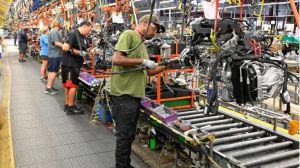  अमेरिका के कारखानों में अगस्त में लगातार तीसरे महीने उत्पादन बढ़ा